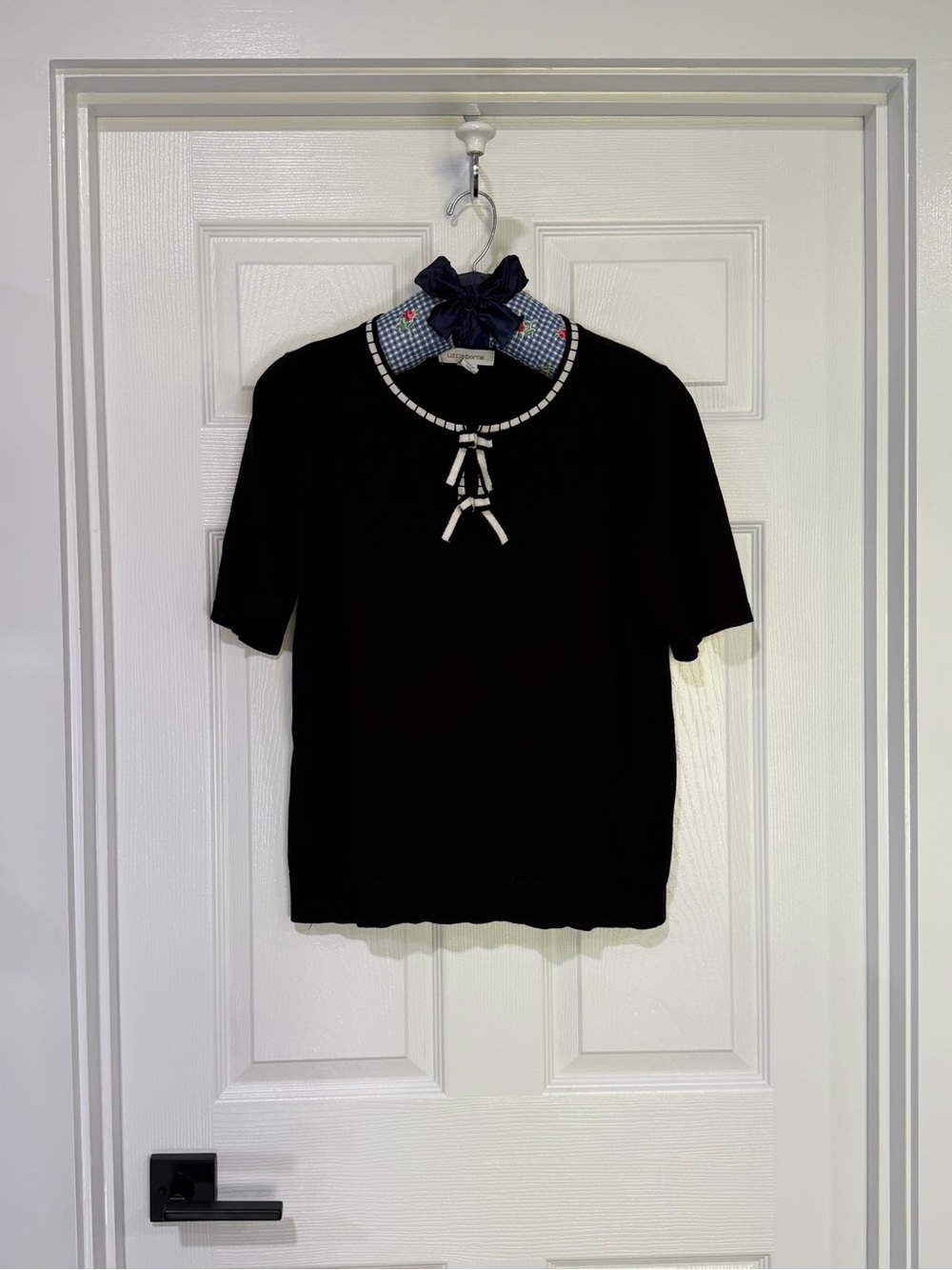 Liz Claiborne Black and White Knit Short Sleeve Sweater with bow details